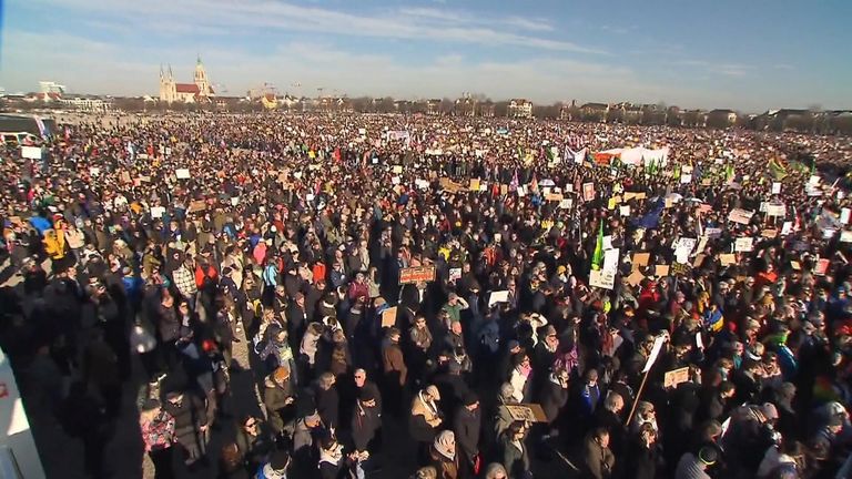 Thousands join Munich protest against German right-wing parties