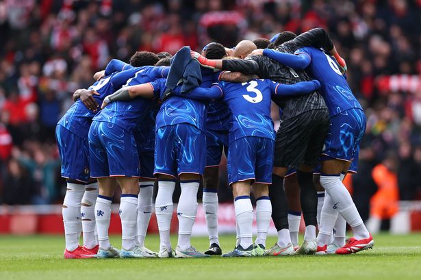 Chelsea players huddle