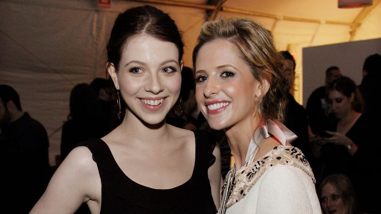 "Southland Tales" cast member Sarah Michelle Gellar, right, poses with actress Michelle Trachtenberg arrives for the post-premiere party for the film at the AFI Film Festival in Los Angeles, Friday, Nov. 2, 2007. (AP Photo/Chris Pizzello)