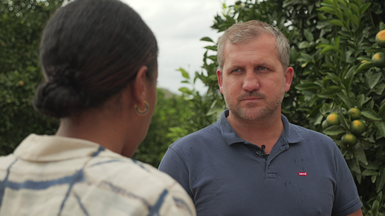 SN screengrabs from Yousra Elbagir VT on Trump's tariffs affecting SA citrus growers featuring GVs of farmers and workers  Gerrit van der Merwe, the Chairman of the Citrus Growers Association and Managing Director of ALG Estates