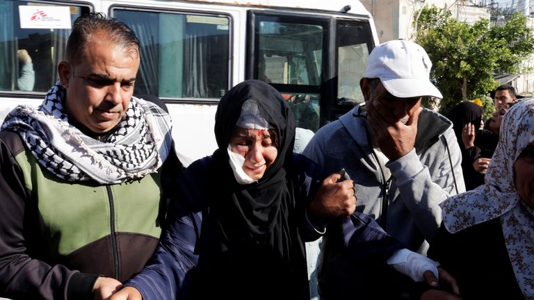 People mourn the death of Palestinians killed in Israeli strikes, at Nasser hospital, in Khan Younis, in the southern Gaza Strip, April 19, 2025. REUTERS/Hatem Khaled