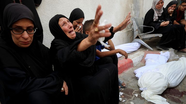 Mourners react during the funeral of Palestinians killed in Israeli strikes, at Al Shifa hospital, in Gaza City, May 18, 2025. REUTERS/Mahmoud Issa