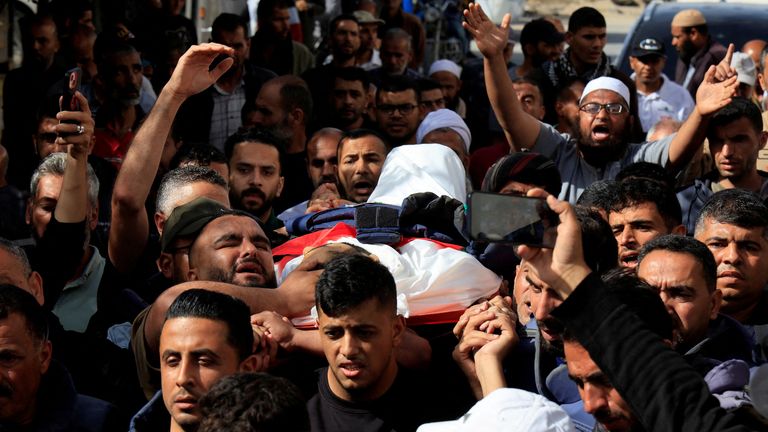 SENSITIVE MATERIAL. THIS IMAGE MAY OFFEND OR DISTURB Mourners carry the body of Palestinian journalist Hassan Aslih who was killed in an Israeli strike while he was recovering at Nasser Hospital from an earlier strike, during his funeral in Khan Younis, in the southern Gaza Strip May 13, 2025. Aslih was accused by Israel of working with Hamas. REUTERS/Hatem Khaled TPX IMAGES OF THE DAY