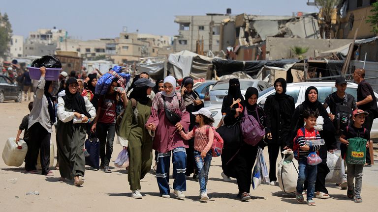 Palestinians make their way with belongings as they flee their homes after the Israeli military issued orders for evacuation from eastern Khan Younis, in the southern Gaza Strip, May 19, 2025. REUTERS/Hatem Khaled