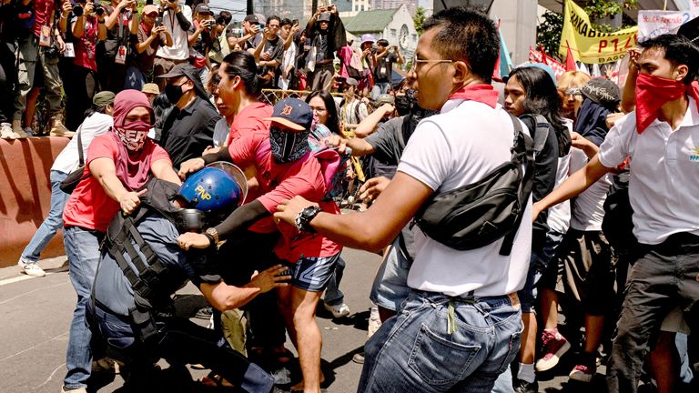 Protesters clash with the police during a Labuor Day demonstration in Manila, Philippines